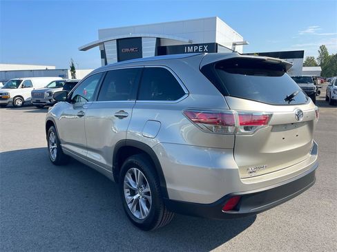 Used 2015 Toyota Highlander XLE image 3