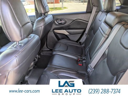 Used 2017 Jeep Cherokee Limited AWD/4WD image 11