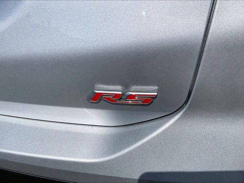 Used 2022 Chevrolet Equinox RS w/ RS Leather Package FWD image 8