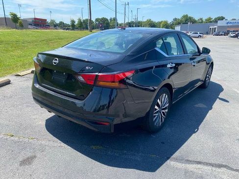 Used 2024 Nissan Altima 2.5 SV FWD image 7