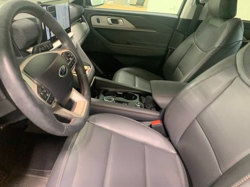 Used 2025 Ford Explorer Active w/ Active Comfort Package AWD/4WD image 6