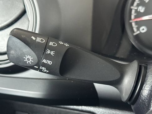 Certified 2022 Toyota Tacoma SR image 33