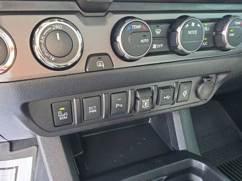 Used 2023 Toyota Tacoma TRD Off-Road w/ Technology Package AWD/4WD image 22