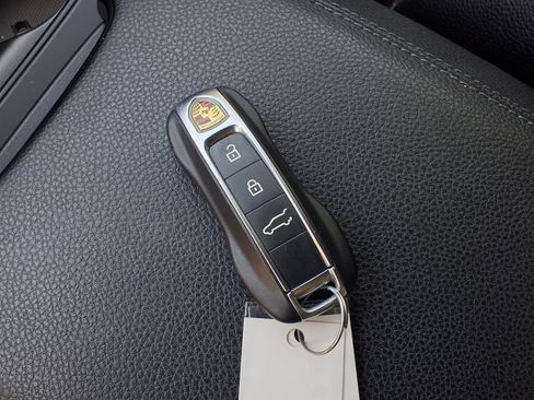 Used 2024 Porsche Cayenne AWD/4WD image 14