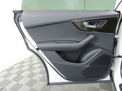 Used 2025 Audi Q8 Premium Plus w/ Premium Plus Package image 28