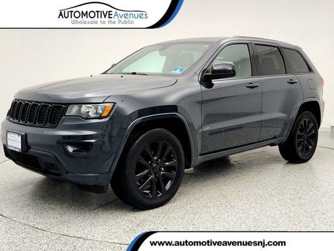 Used 2018 Jeep Grand Cherokee Altitude image 1