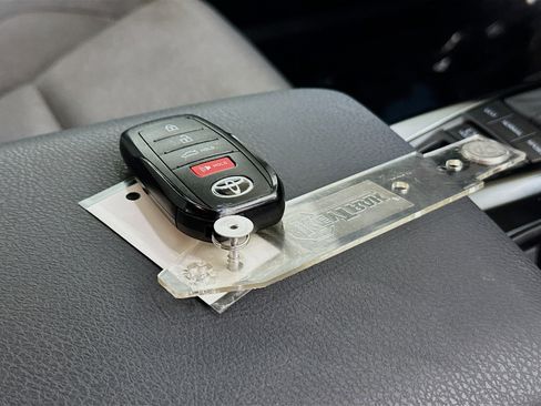 Used 2025 Toyota Camry LE w/ Convenience Package image 33