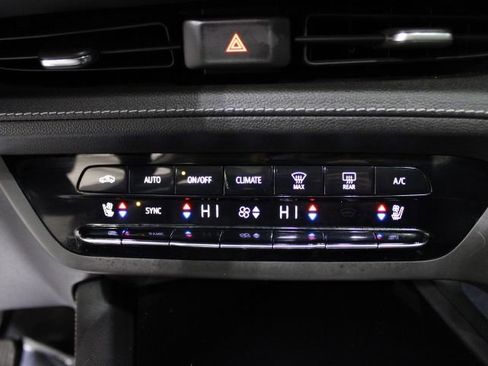 Used 2023 Buick Envision Avenir AWD/4WD image 34