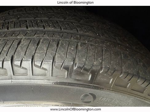 Used 2022 Ford Explorer XLT w/ Equipment Group 202A AWD/4WD image 17