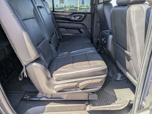 Used 2022 Chevrolet Suburban LT AWD/4WD image 24