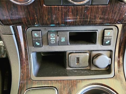 Used 2017 Chevrolet Traverse LT w/ Style and Technology Package FWD image 30