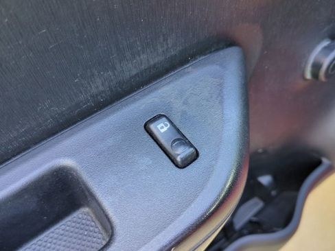 Used 2014 Toyota Yaris L image 10