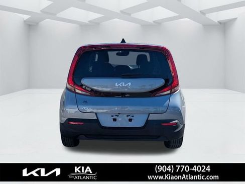 Used 2022 Kia Soul LX w/ Technology Package image 4