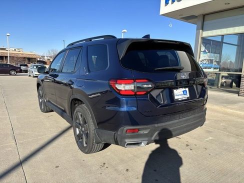 Certified 2025 Honda Pilot Sport image 7