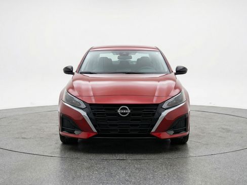 Used 2025 Nissan Altima 2.5 SV FWD image 2