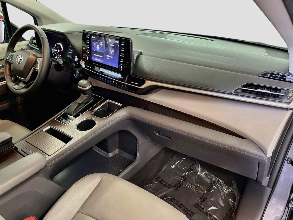 Used 2023 Toyota Sienna XLE AWD/4WD image 31