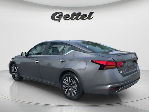 Used 2024 Nissan Altima 2.5 SV FWD image 8