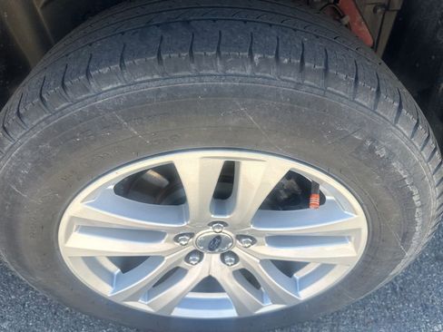 Used 2019 Ford Explorer XLT w/ Equipment Group 202A AWD/4WD image 6