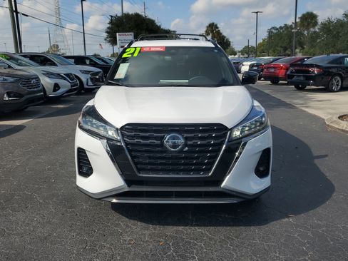 Certified 2021 Nissan Kicks SR w/ Interior Electronics Package image 2