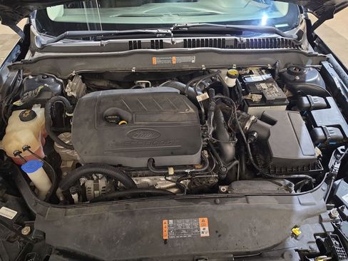 Used 2018 Ford Fusion SE w/ Fusion SE Technology Package FWD image 17