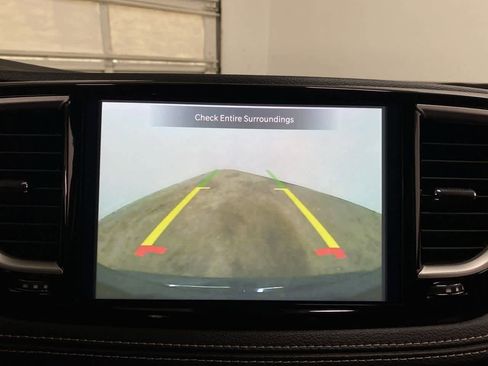 Used 2024 Chrysler Pacifica Select image 26