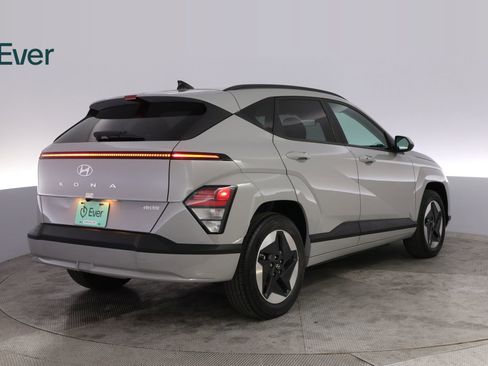 Used 2024 Hyundai Kona SEL FWD image 3