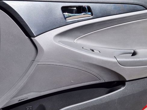 Used 2012 Hyundai Sonata SE w/ Navigation & Sunroof Pkg FWD image 11
