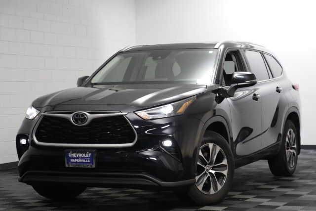 Used 2023 Toyota Highlander XLE AWD/4WD image 1