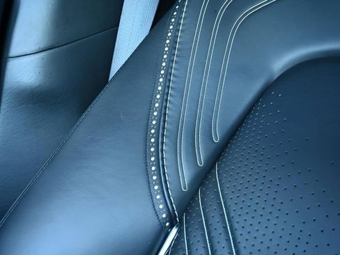 Used 2021 Aston Martin DBX AWD/4WD image 22