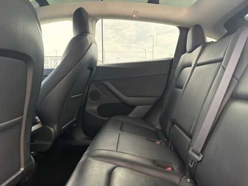 Used 2022 Tesla Model Y Long Range AWD/4WD image 18