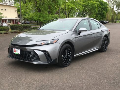 Used 2025 Toyota Camry SE AWD/4WD image 12