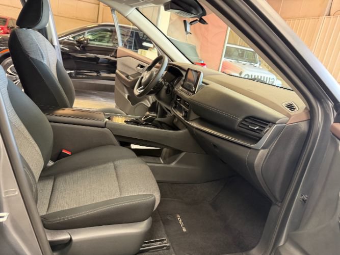 Used 2023 Nissan Rogue SV FWD image 28