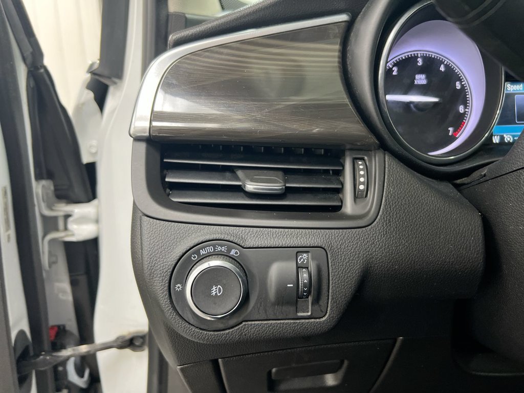 Used 2020 Buick Envision Essence FWD image 18