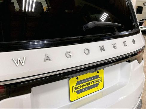 Used 2024 Jeep Wagoneer Series II w/ Flexible Seating Group image 8