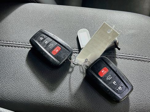 Used 2021 Toyota RAV4 Limited w/ Limited Grade Weather Package AWD/4WD image 36