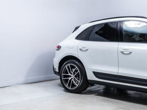Certified 2026 Porsche Macan AWD/4WD image 11