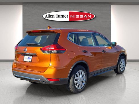 Used 2017 Nissan Rogue S image 10