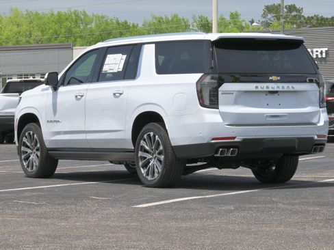 New 2026 Chevrolet Suburban High Country AWD/4WD image 3
