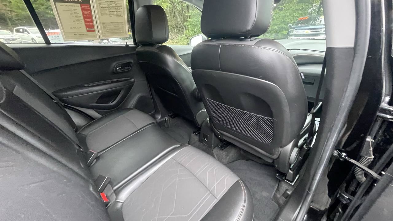 Used 2019 Chevrolet Trax LT w/ LT Convenience Package AWD/4WD image 24