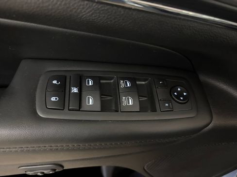 Used 2019 Jeep Grand Cherokee Limited AWD/4WD image 13