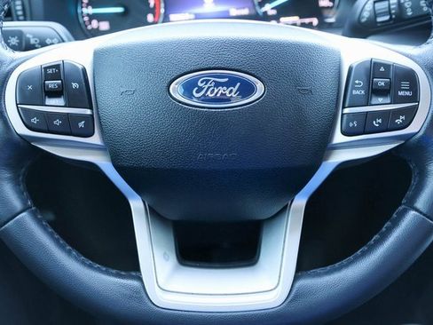 Used 2022 Ford Explorer XLT image 28