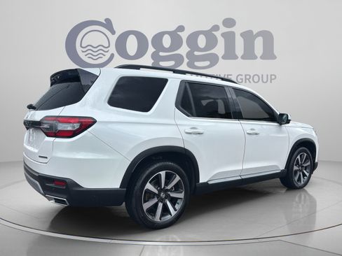 Used 2025 Honda Pilot Touring image 5