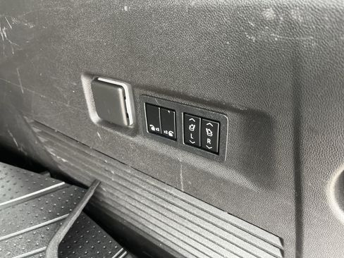 Used 2022 Chevrolet Suburban High Country image 21