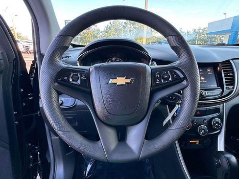 Used 2022 Chevrolet Trax LS w/ Tint and Cruise Package AWD/4WD image 11