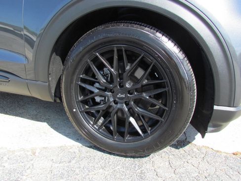 Used 2020 Ford Explorer Limited image 30