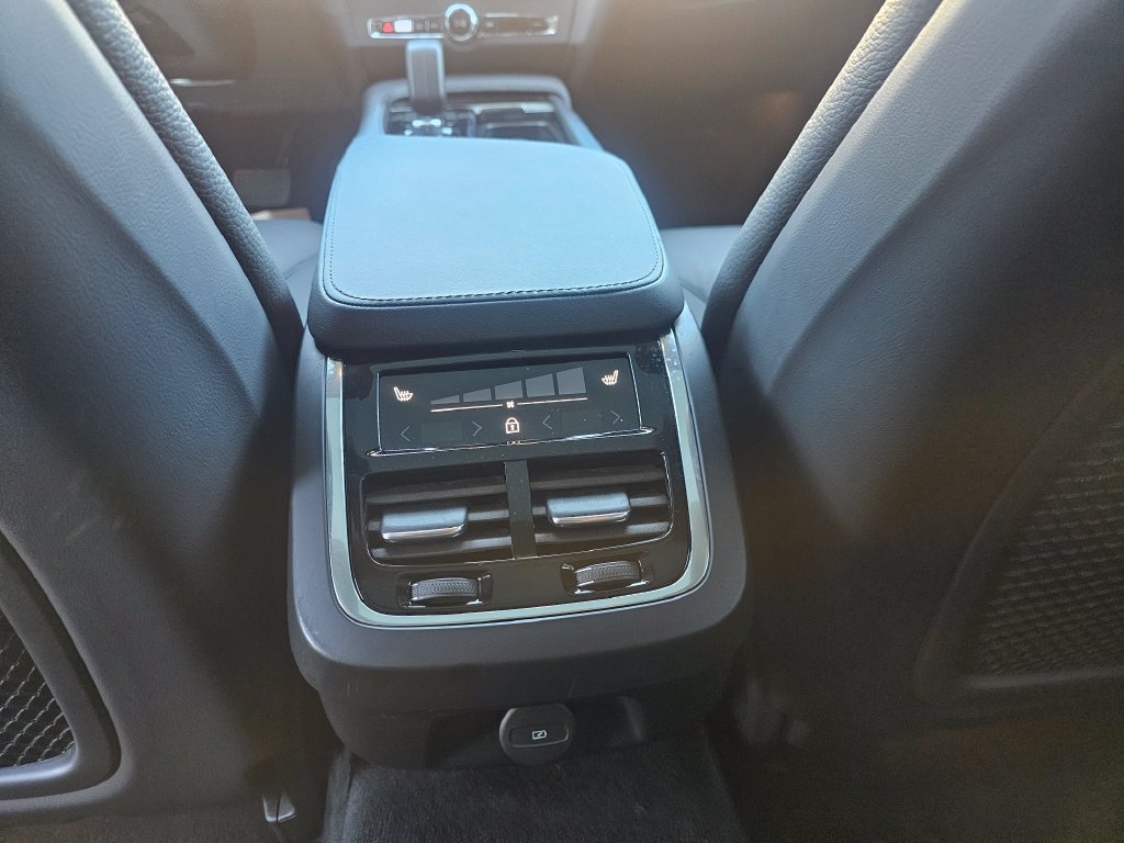 Certified 2025 Volvo V90 B6 Cross Country Plus AWD/4WD image 36