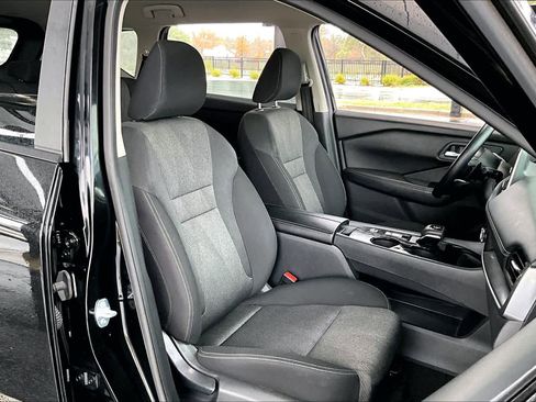 Used 2024 Nissan Rogue SV image 9