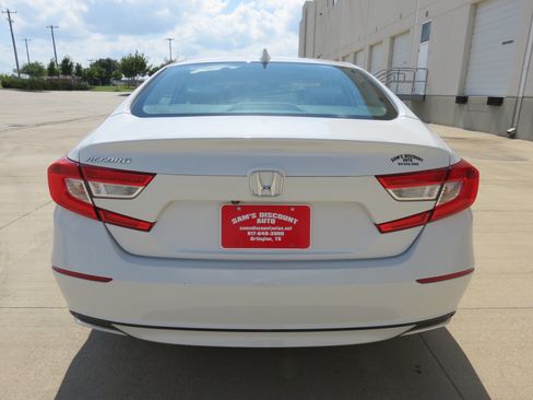 Used 2018 Honda Accord EX image 8