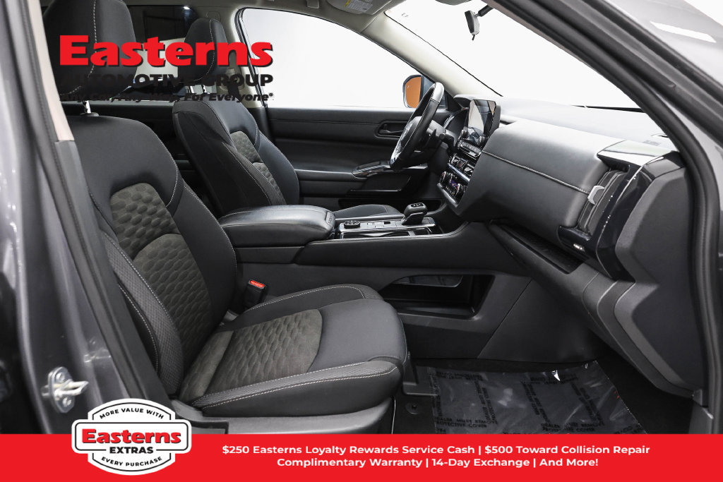 Used 2023 Nissan Pathfinder SV w/ SV Premium Package AWD/4WD image 27
