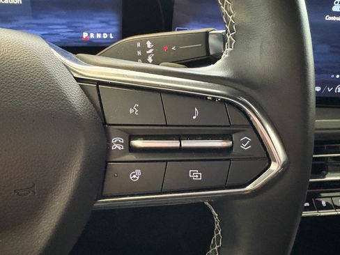 Used 2025 Chevrolet Traverse LT image 13